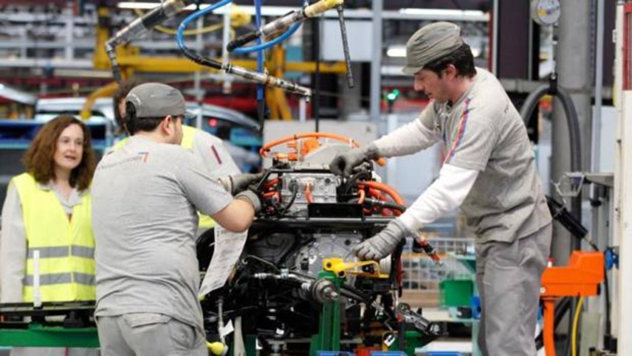 Cadena de montaje en la factoría de PSA-Citroën en Vigo