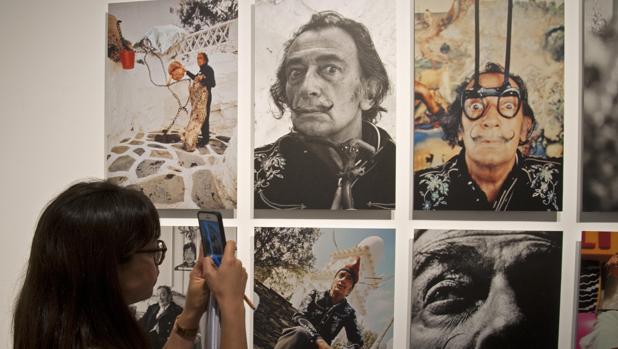 Cuando Robert Whitaker cambió a los Beatles por Salvador Dalí