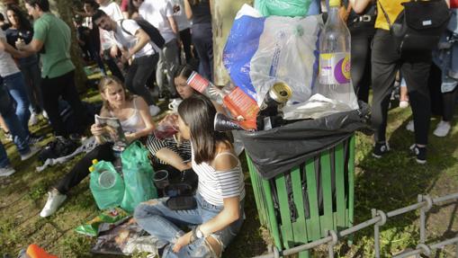 Los universitarios serían barrenderos ocasionales