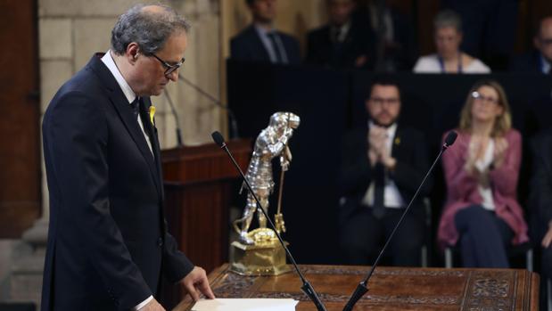 La Generalitat convierte la toma de posesión de los consejeros en un acto soberanista