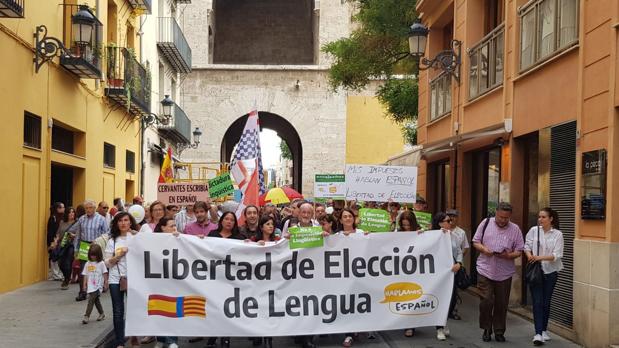 Manifestación de Hablamos Español: «Lo que está sucediendo nos recuerda a lo que vemos en Cataluña»