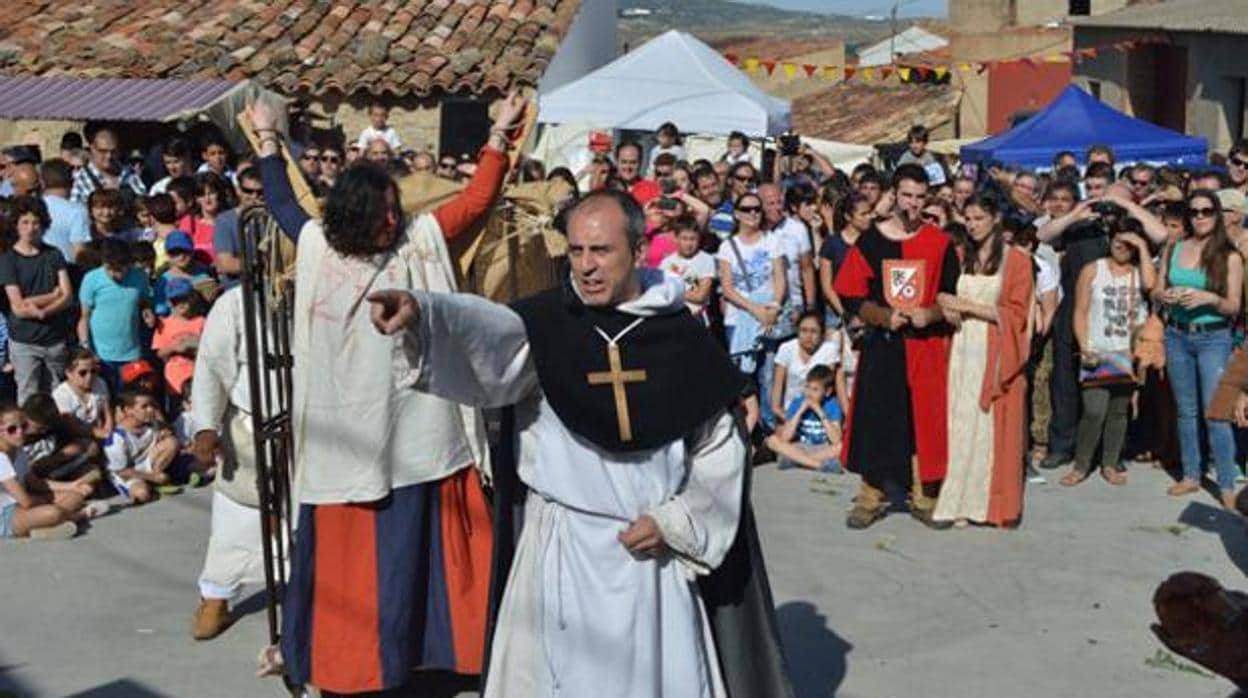 Recreación en Trasmoz durante sus Fiestas de la Brujería, que celebra en julio