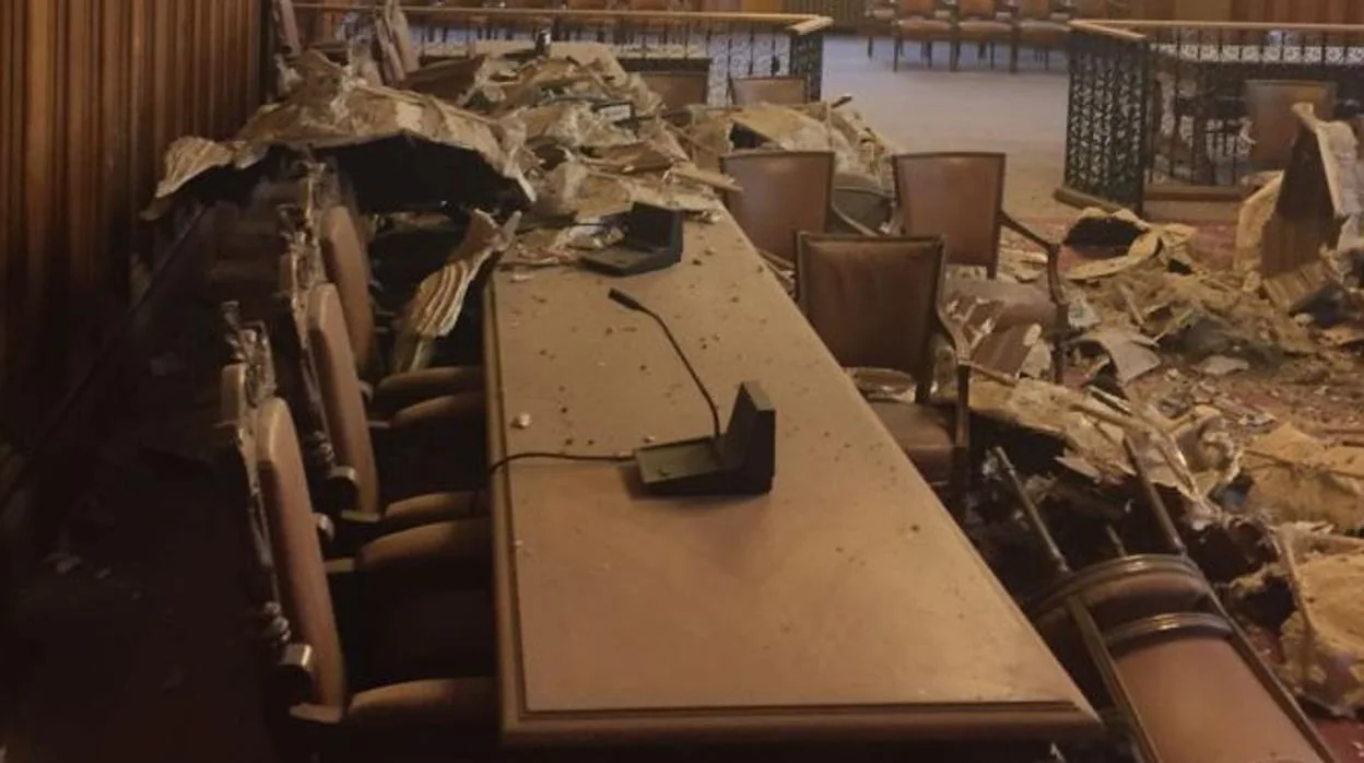 El salón de plenos del Ayuntamiento de Palencia tras el derrumbamiento