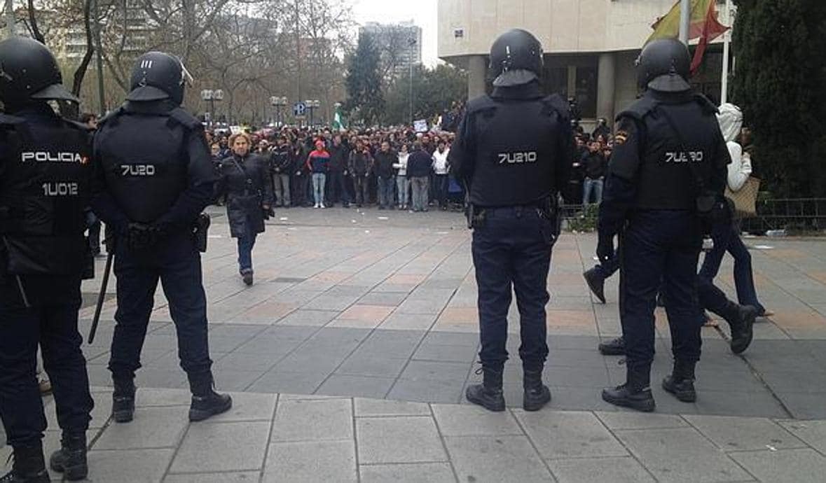 Un grupo de policías de la UIP durante una manifestación