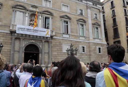 El Palau de la Generalitat con la pancarta independentista que luce todavía hoy