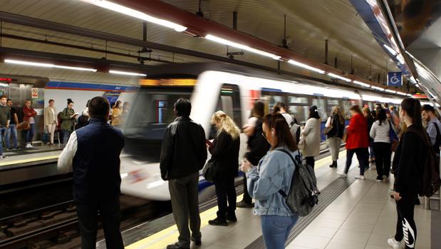 Metro tiene 39 trenes parados para retirarles piezas de amianto