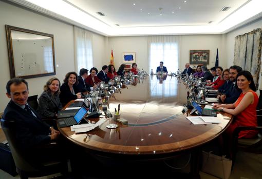 Sánchez reúne por primera vez a su Consejo de Ministros