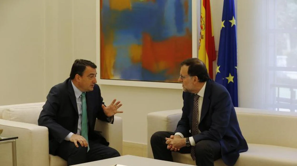 Aitor Estebán (PNV) con Mariano Rajoy