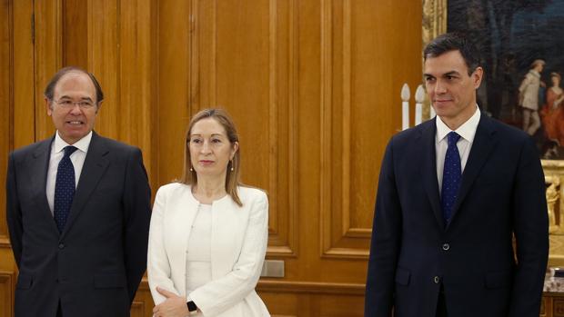 Los partidos señalan el «viacrucis» de Sánchez con sus primeras exigencias