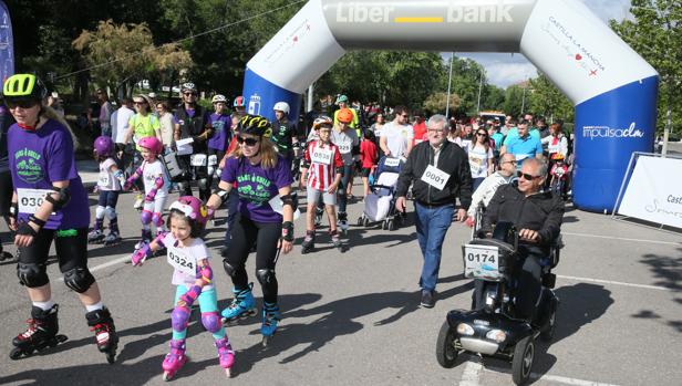 El Polígono celebra la I Marcha y Patinada Popular a favor de Adelante y ADEM-TO