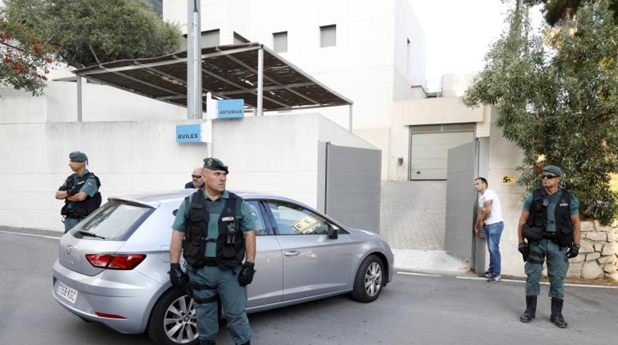 Efectivos de la Guardia Civil en una intervención dentro de la Operación Erial