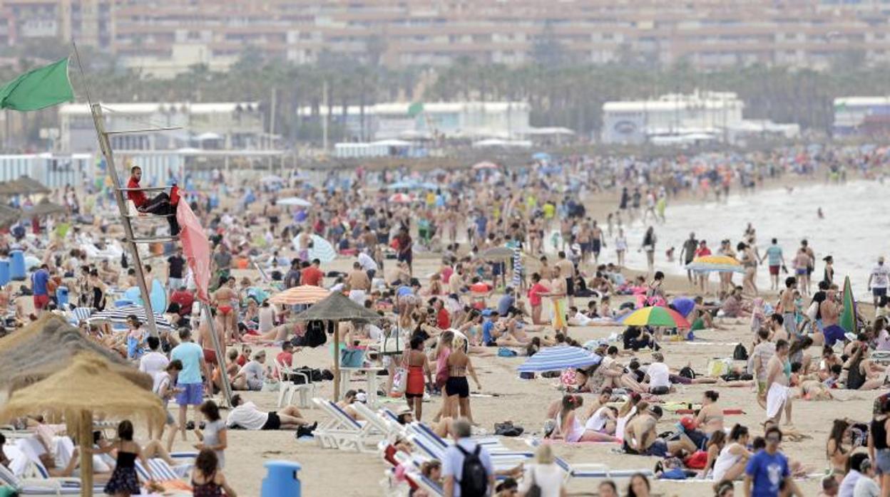 Aspecto que ofrecía una playa valenciana este sábado