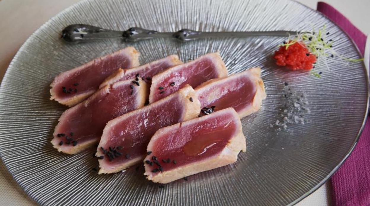 Un plato elaborado con atún rojo