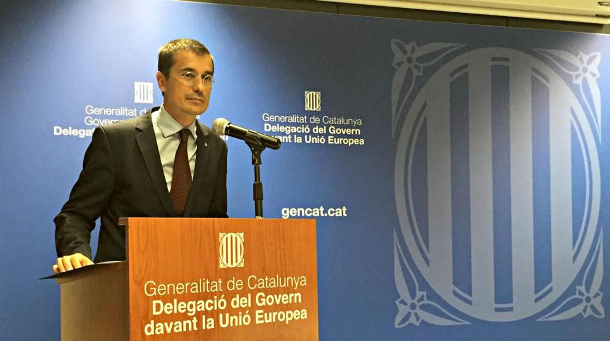 El exrepresentante permanente ante la UE, Amadeu Altafaj, en una de las «embajadas» de la Generalitat