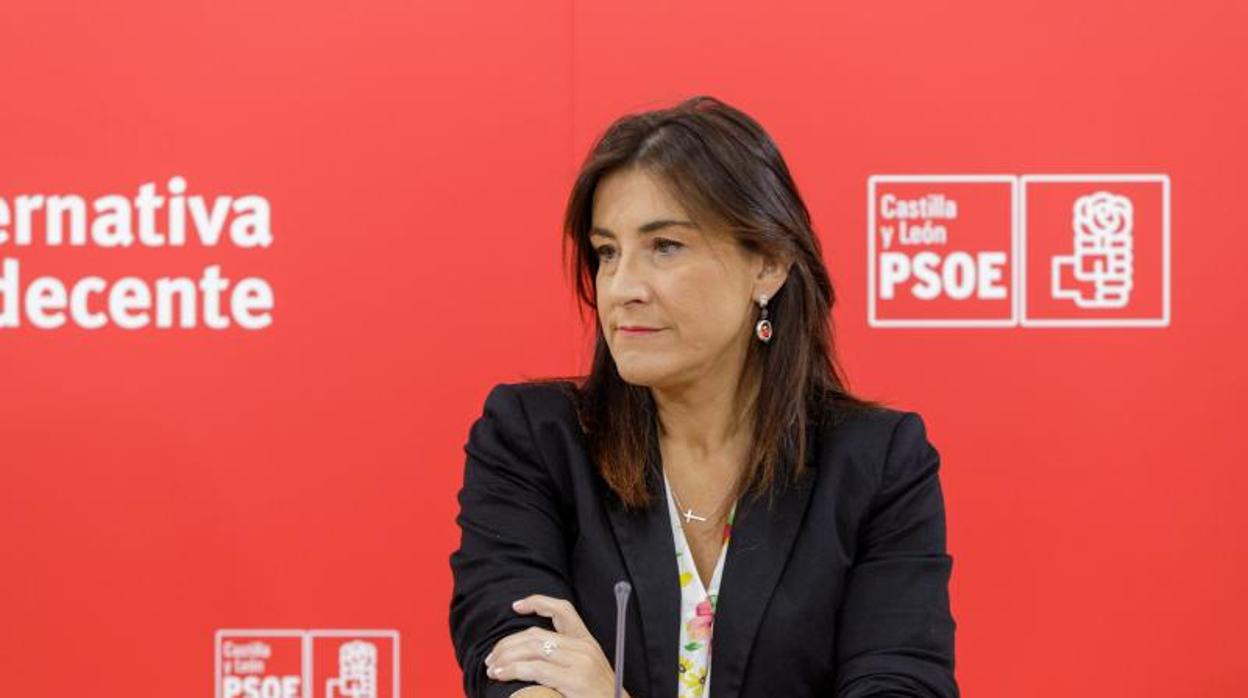 La secretaria de organización del PSCL, Ana Sánchez, este pasado lunes durante su comparecencia ante los medios