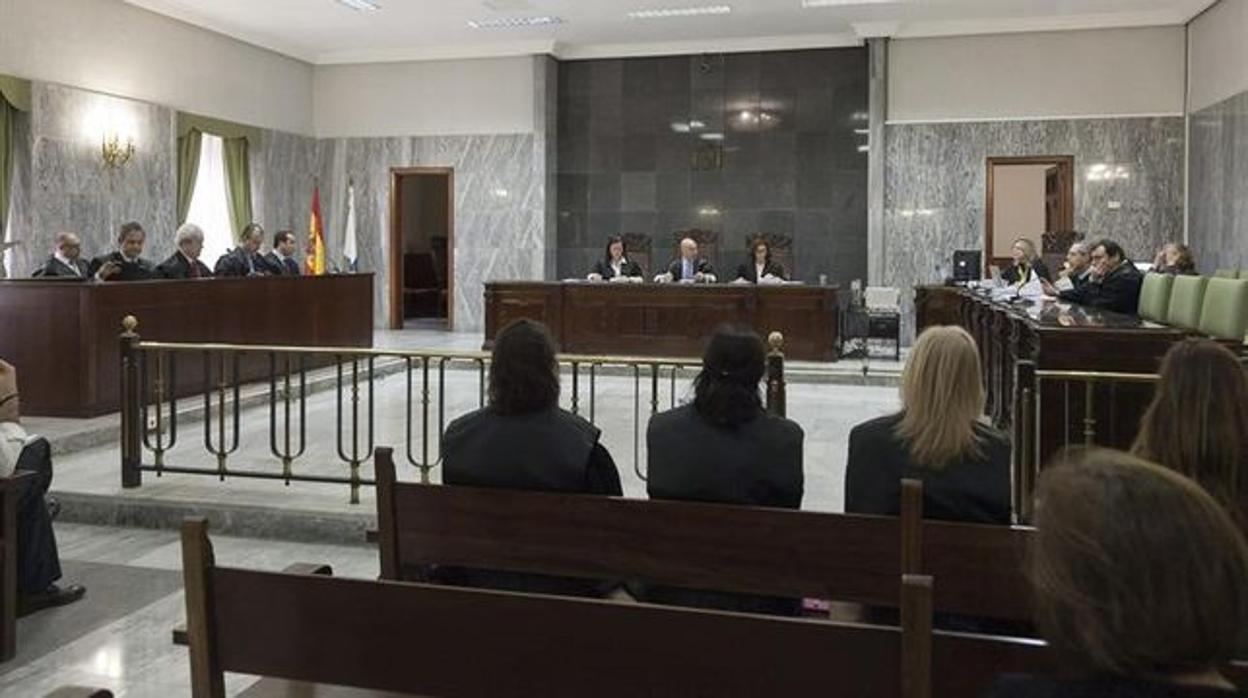 Arranca «sin tensión en red» un juicio por permutar comisiones por potencia eólica en Canarias