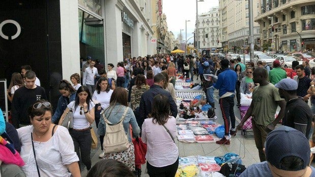 Los policías de Centro se niegan a hacer horas extra para el botellón y el «top manta»