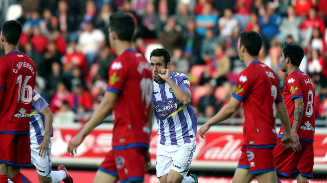 Olivas celebra el primer gol del Real Valladolid en Soria