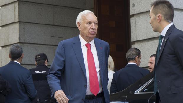 Críticas a Margallo por «recoger avales para fastidiar» a Santamaría