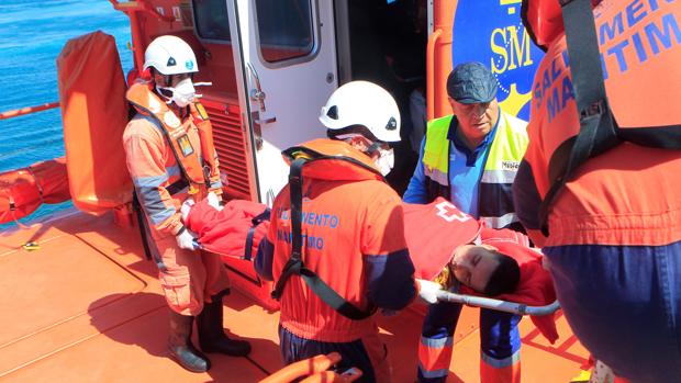 Interior teme que siga la oleada de pateras tras arribar casi un millar de irregulares