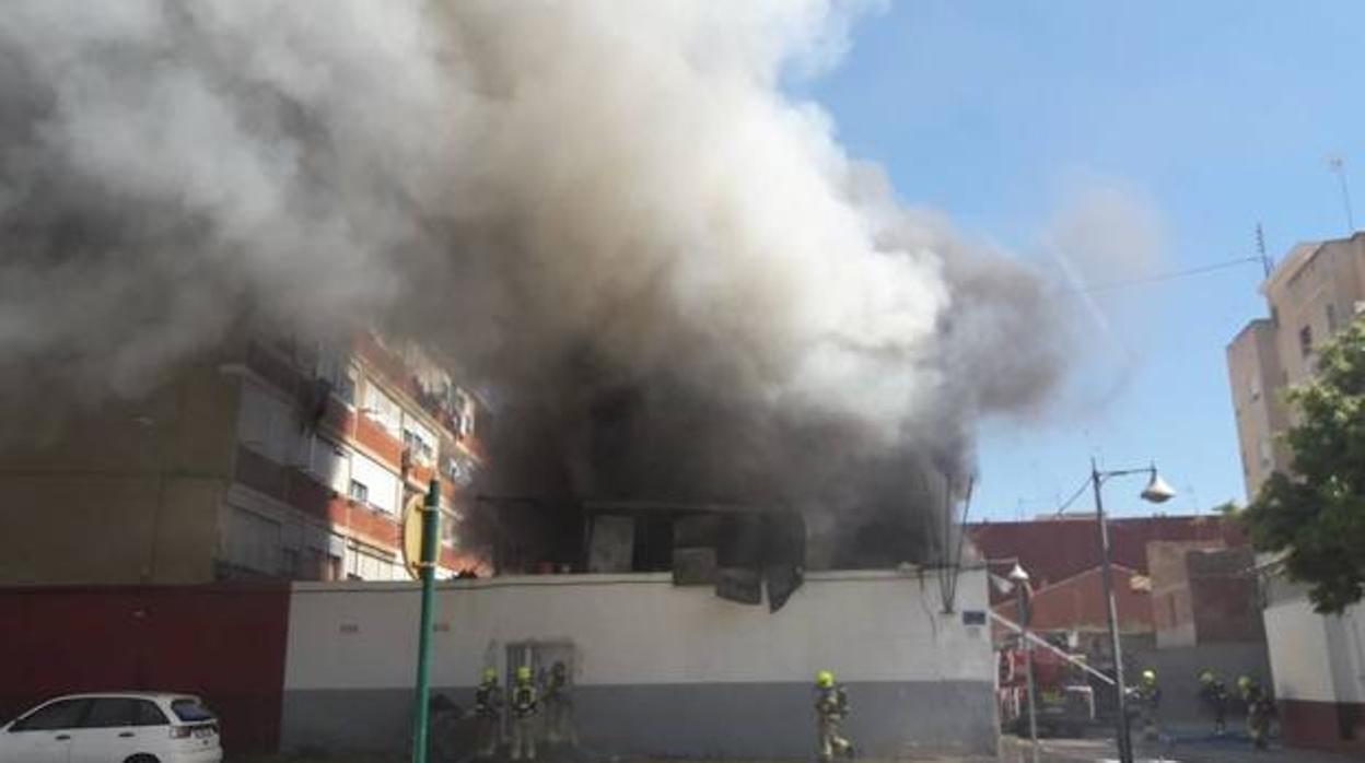 Imagen del incendio en Nazaret este martes