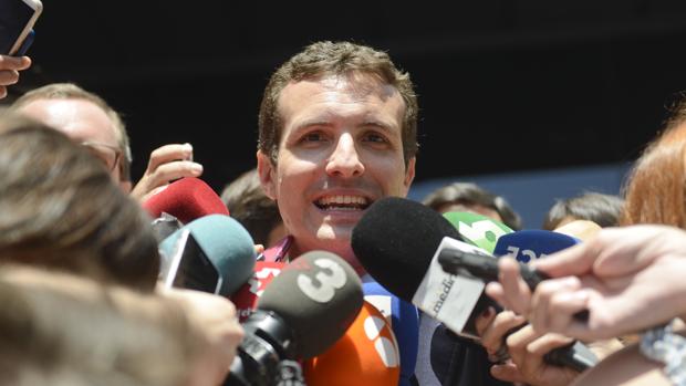 Casado «gana» en avales y Santamaría se niega a dar la cifra