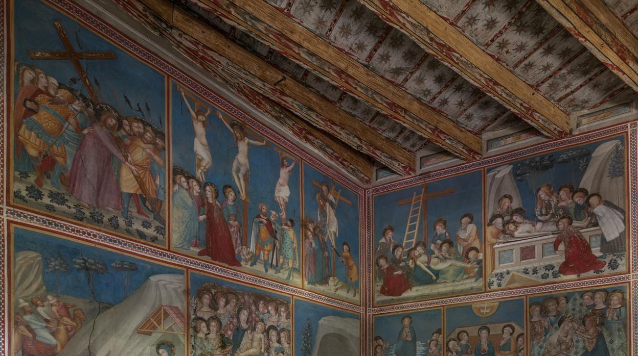 Vista general de los nuevos murales de la capilla de Sant Miquel