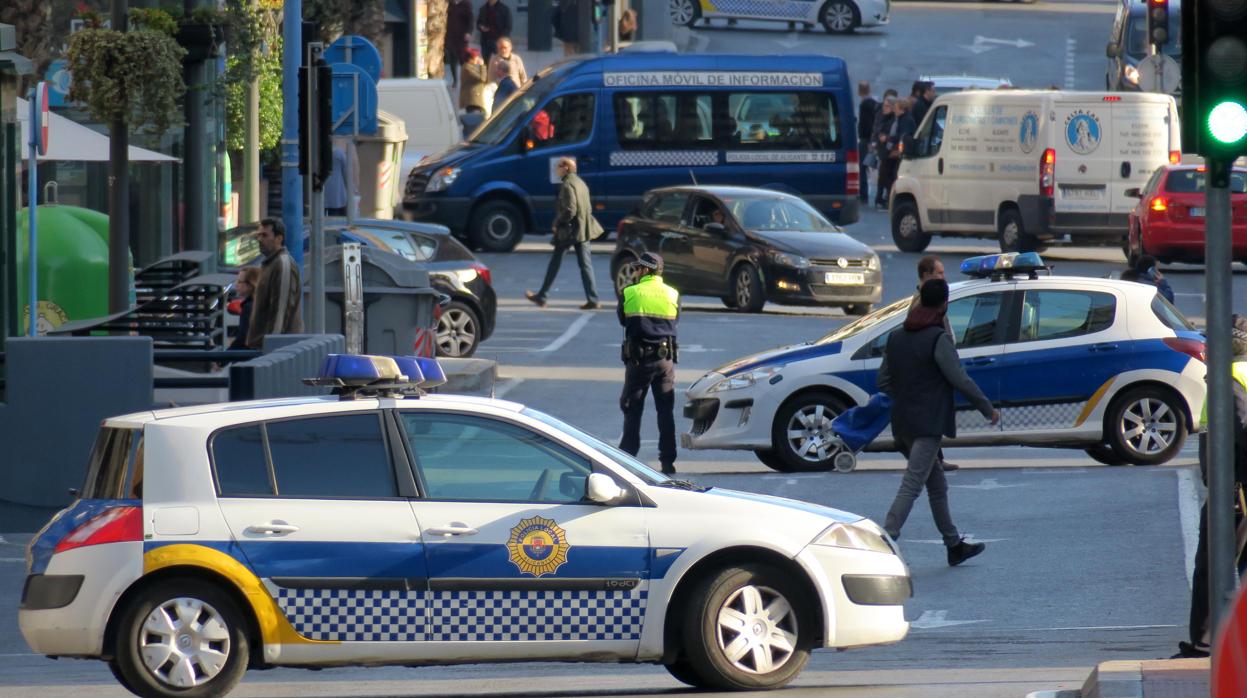 Imagen de archivo de la Policía Local en Alicante