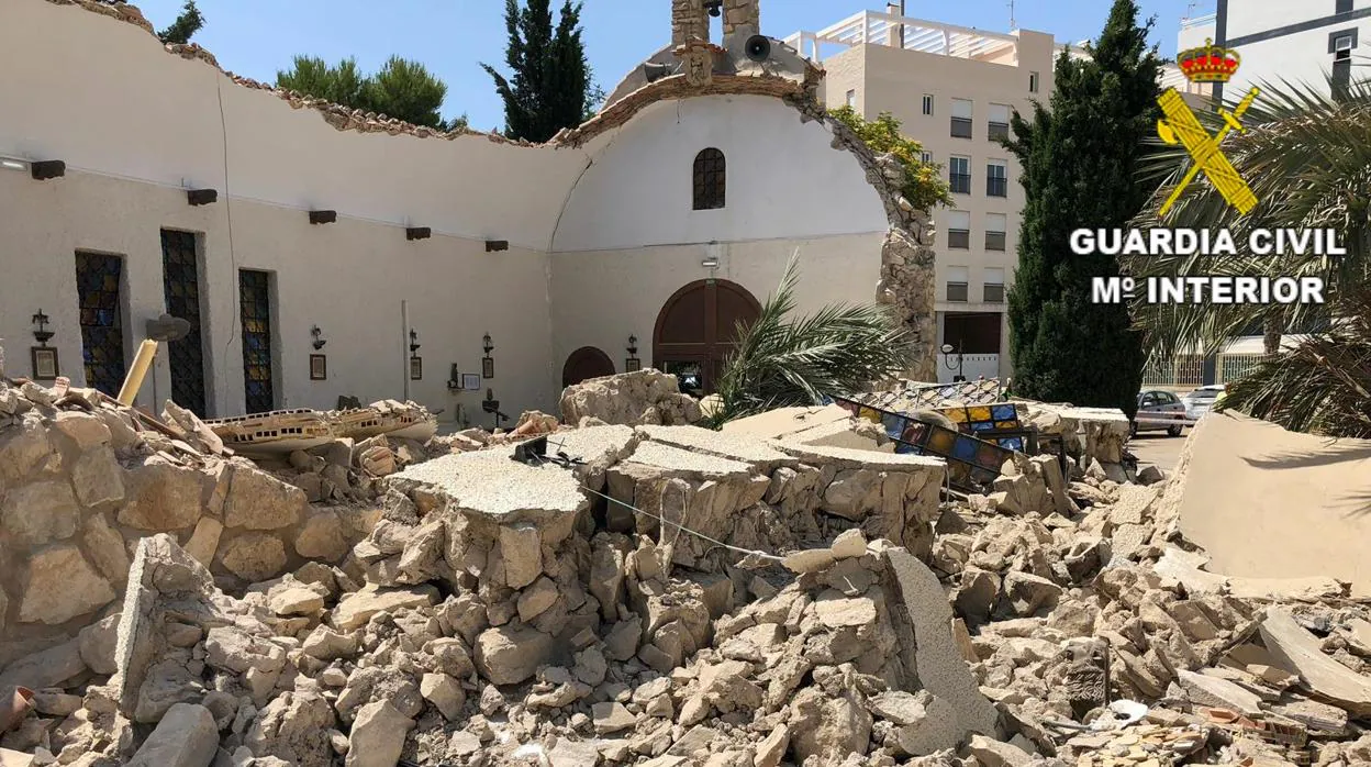 Imagen tras el derrumbe de los techos en la Iglesia Coveta Fumà de El Campello