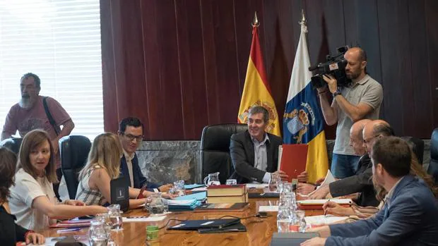 Canarias recurre a Antonio Tajani por la inmigración ilegal antes de verse con Pedro Sánchez
