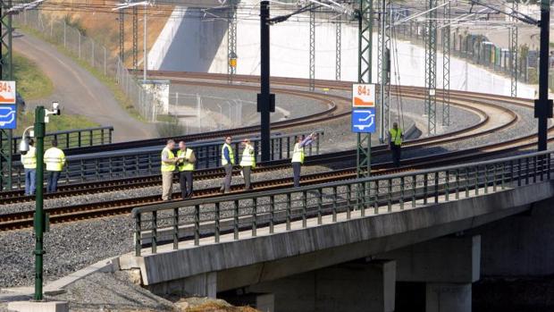 Renfe defiende que formó a sus operarios para la curva de Angrois