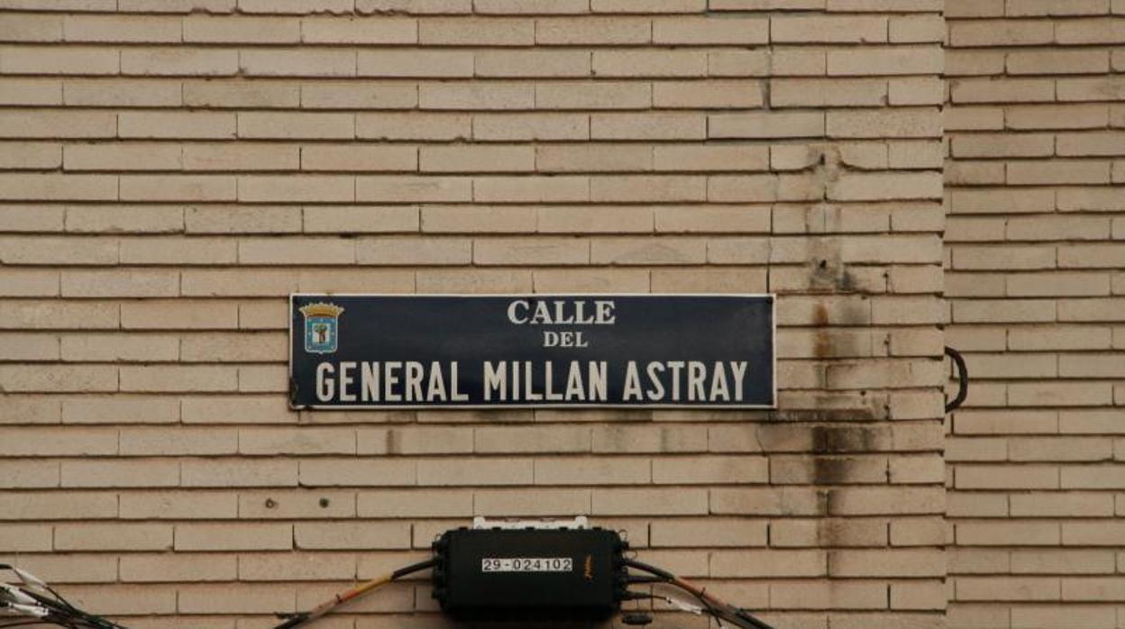 La placa de la calle del General Millán Astray, que ya se han retirado de las calles