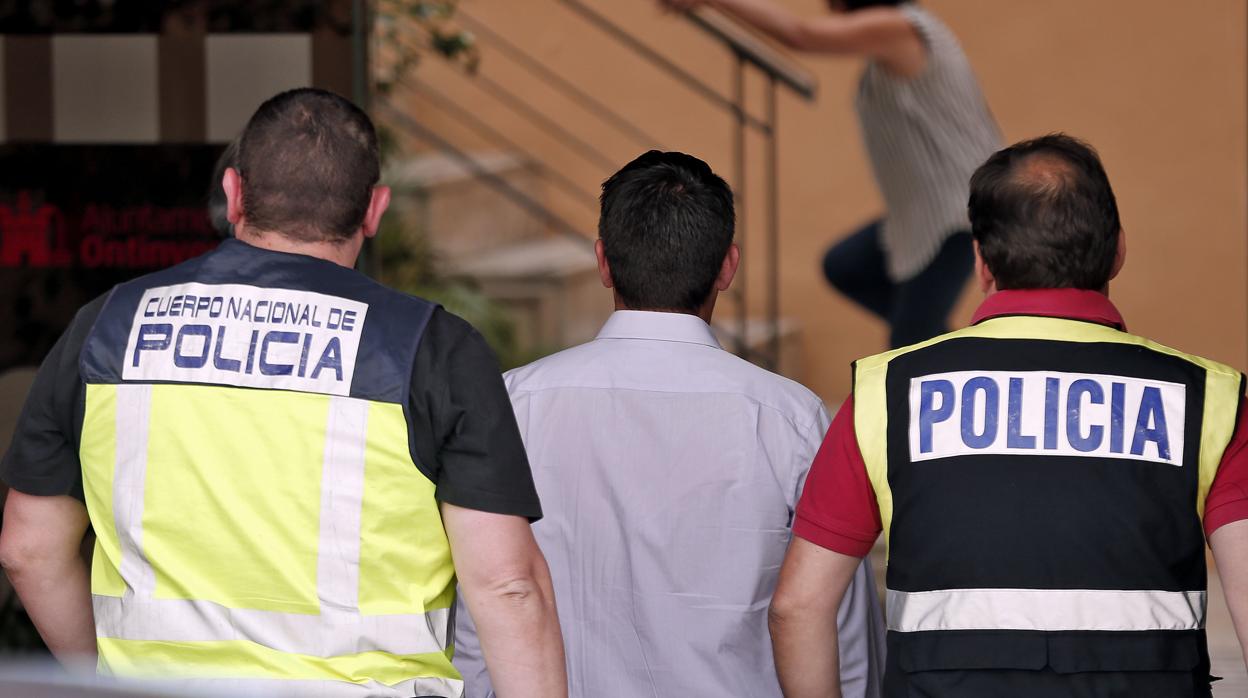 Imagen de Jorge Rodríguez escolatado por la Policía tomada este miércoles