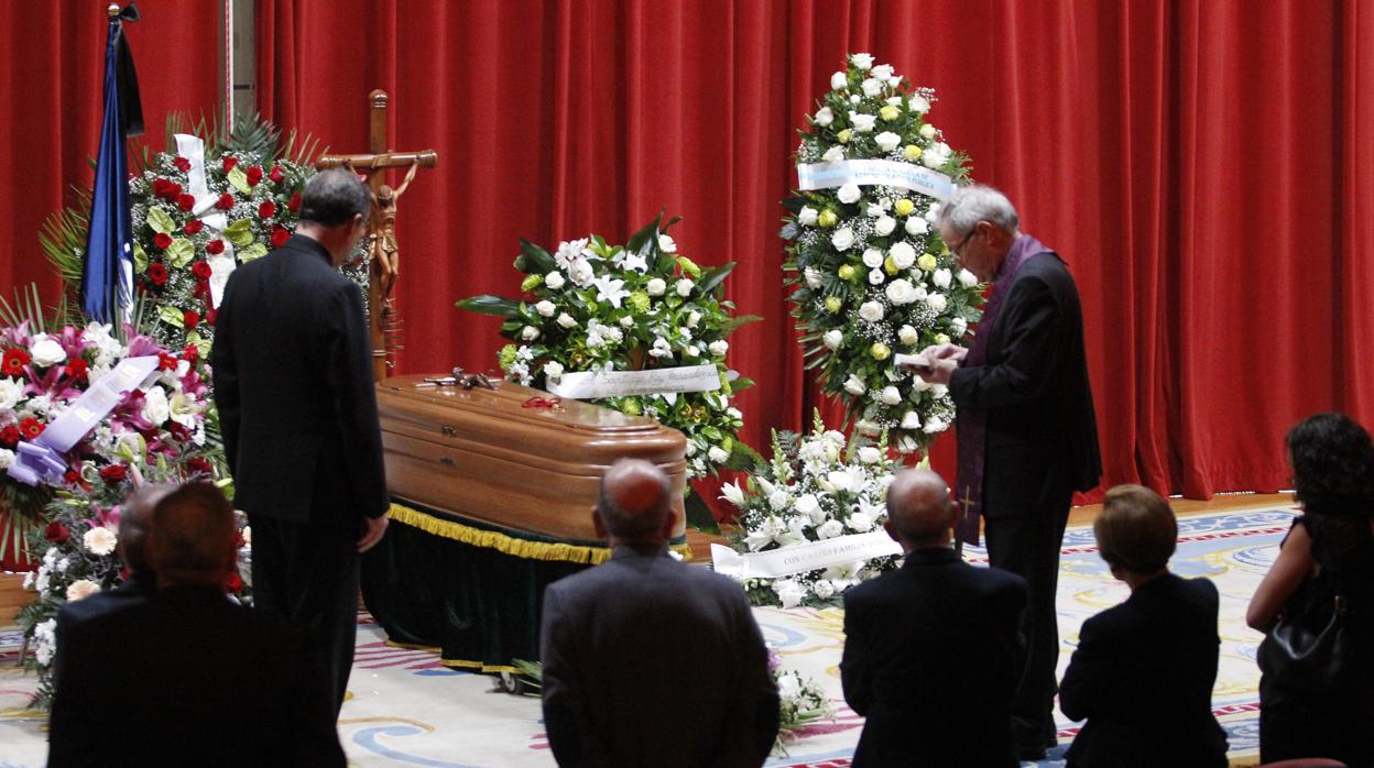 Capilla ardiente del profesor Meilán Gil en el Paraninfo de la Universidade da Coruña