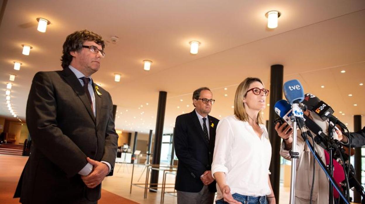 Carles Puigdemont, con Elsa Artadi y Quim Torra en Berlín,