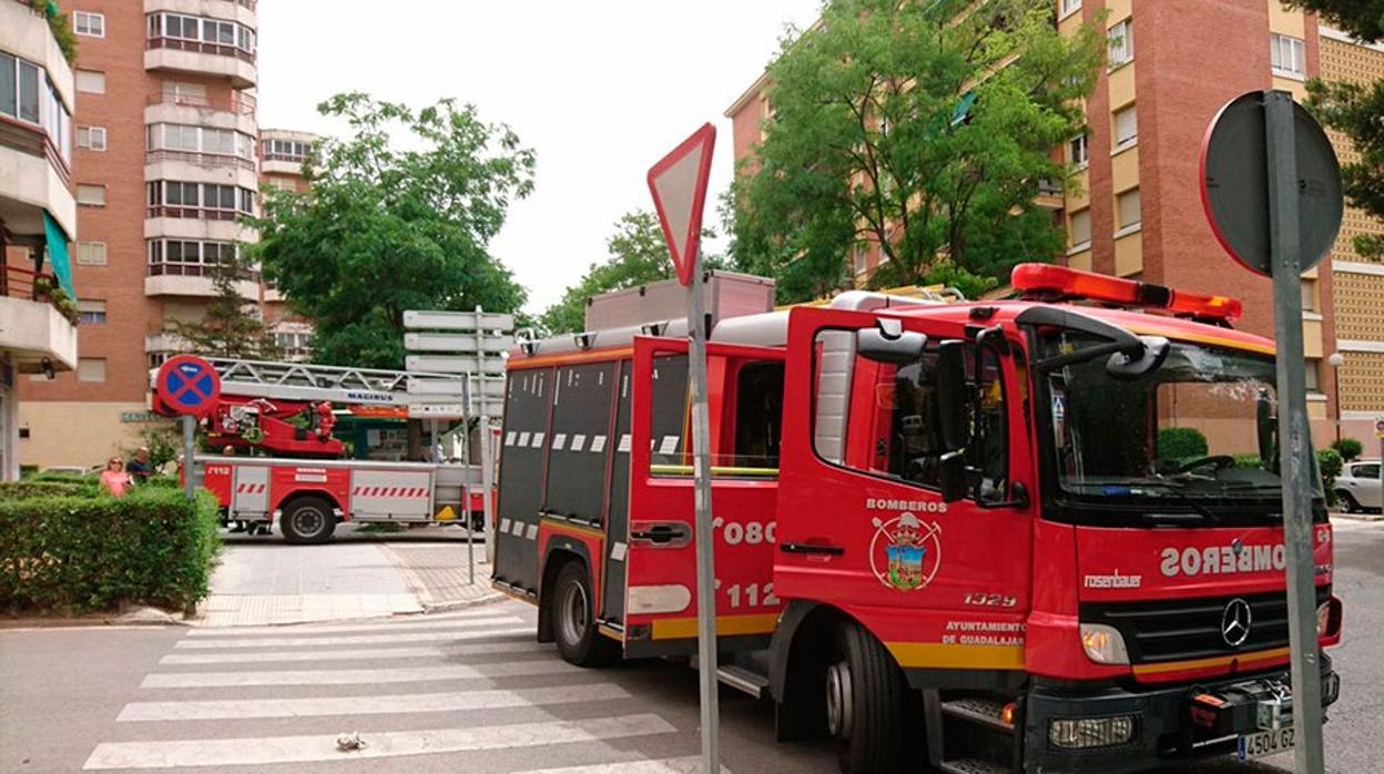 El incendio se produjo en la calle Río Júcar de Azuqueca de Henares