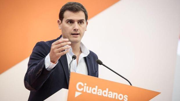 Albert Rivera dice que Sánchez va a hacer más «dedazos» y en menos tiempo que Rajoy