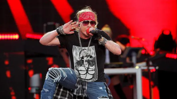 Guns N’Roses, arrollador reencuentro con la historia en el Estadi Olímpic