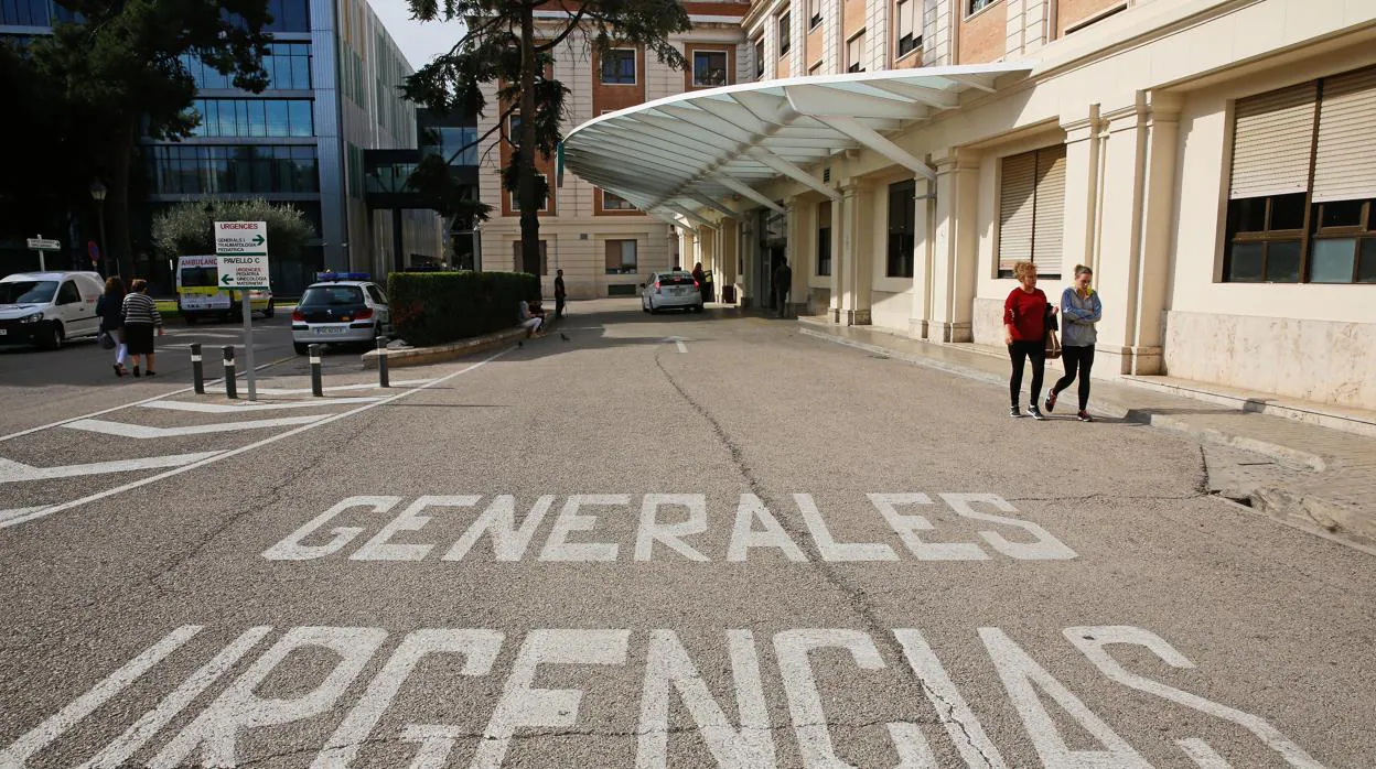 Imagen de archivo del acceso a Urgencias de un hospital de Valencia
