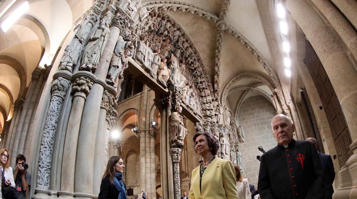 La Reina Sofía durante la visita al renovado conjuto pétreo