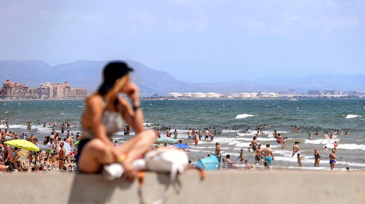 Imagen tomada este domingo en la playa de Las Arenas