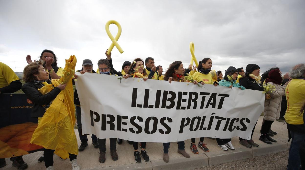 Manifestación independentista en las puertas de la prisión de Estremera