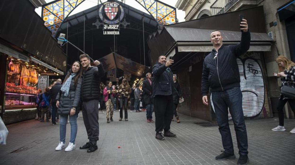 Turistas, este invierno ante la Boqueria