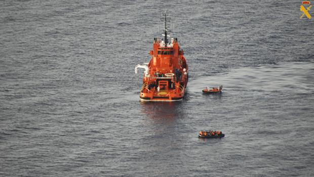 Rescatados 70 inmigrantes en el Estrecho de Gibraltar y se busca a otros 40