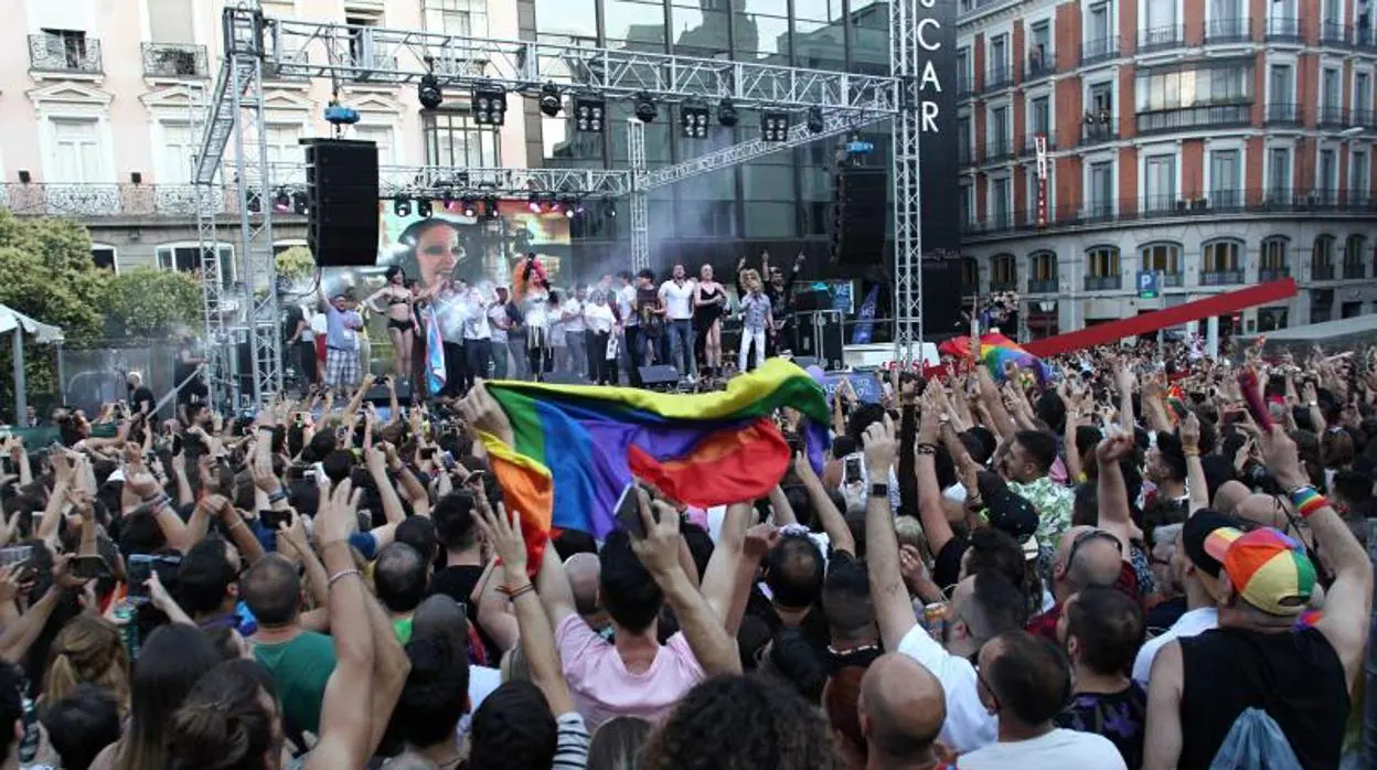 El escenario situado en Pedro Zerolo, durante el pregón del Orgullo Gay 2018