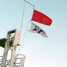 Imagen de una bandera roja en la playa de Puzol (Valencia)