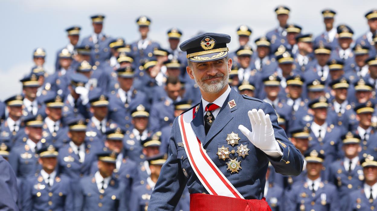 El Rey Felipe VI preside la entrega de despachos de sargento a los componentes de la XXVI Promoción de la Academia Básica del Aire de La Virgen del Camino (León)