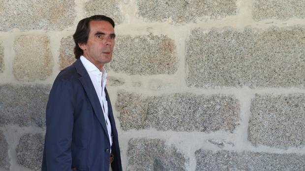 Aznar pide «integración» a los candidatos para «refundar» el PP