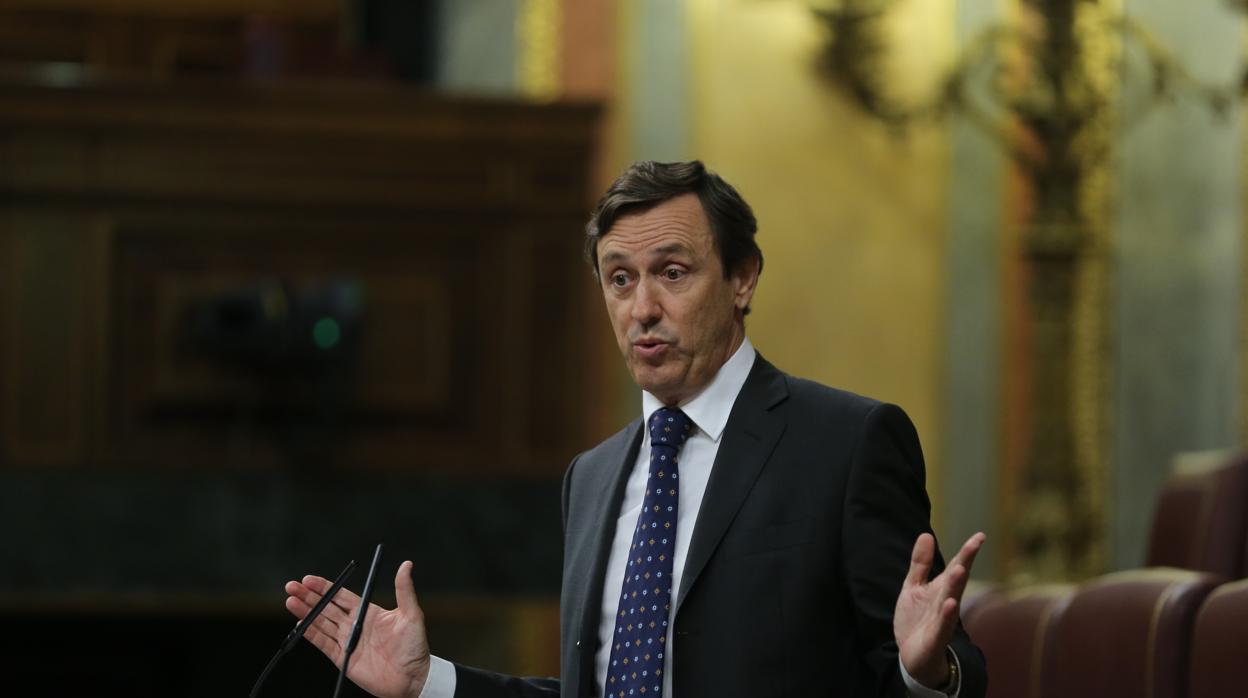 El portavoz del PP en el Congreso, Rafael Hernando, durante la sesión de control al Gobierno