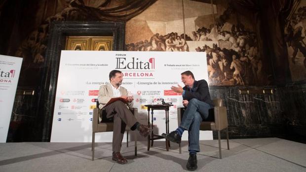 Charla entre Markus Dohle, CEO de Penguin Random House (d.), la principal editorial generalista del mundo, y el periodista Sergio Vila-Sanjuán, en una de las sesiones del Fórum Edita